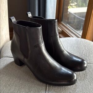 Ecco Black Ankle Boots with Classic Chelsea